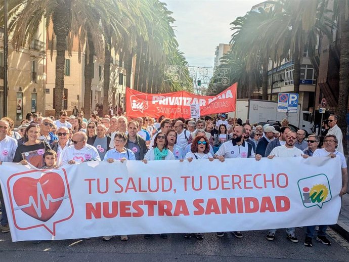 IU-A ha tomado parte en la movilización de Marea Blanca en defensa de la sanidad pública en Málaga.