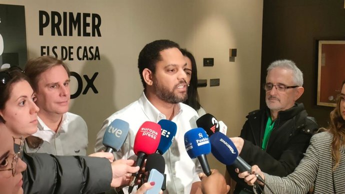 El secretario general de Vox y líder del partido en Catalunya, Ignacio Garriga, en declaraciones a los medios