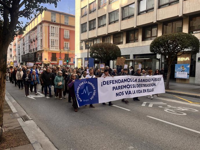 Unas 3.000 personas claman por la defensa de la sanidad pública en Burgos