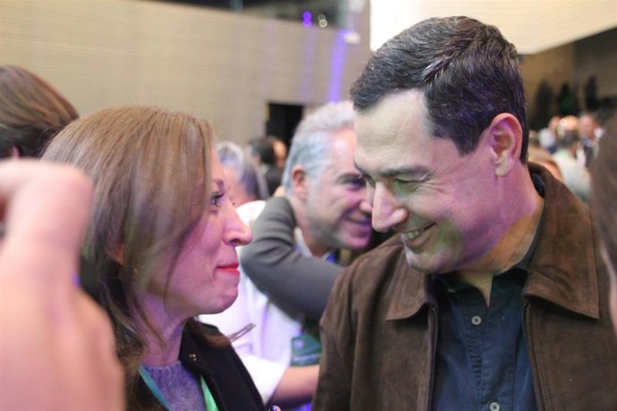 La presidenta del PP de Málaga, Patricia Navarro, junto al presidente del PP-A y de la Junta de Andalucía, Juanma Moreno.