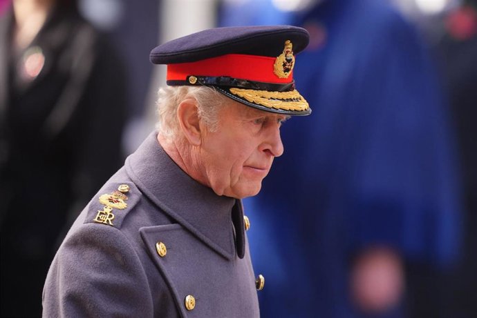 09 November 2025, United Kingdom, London: Britain's King Charles III followed by the Prince of Wales, (L) during the Remembrance Sunday service at the Cenotaph in London. Photo: James Manning/PA Wire/dpa