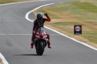 Bezzecchi se impone a Álex Márquez en Portugal y se acerca al 'bronce' del Mundial de MotoGP