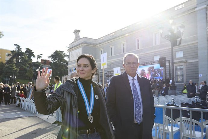 La presidenta de la Comunidad de Madrid, Isabel Díaz Ayuso, antes de la Misa Mayor de la Virgen de la Almudena, en la plaza de la Almudena