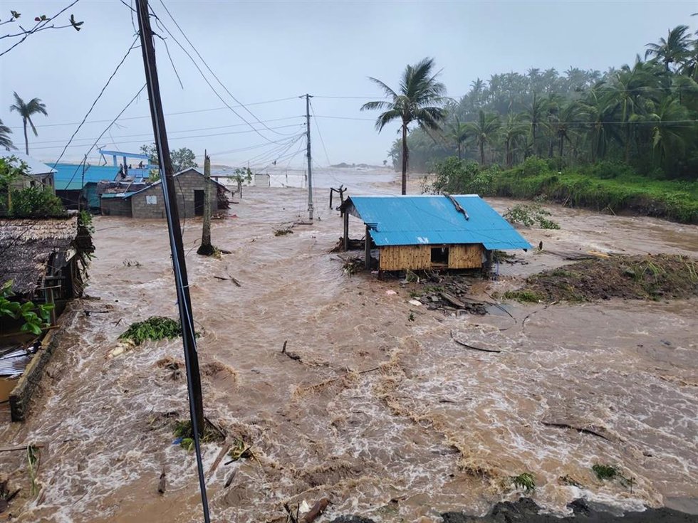 Aproximación del supertifón 'Fung-wong' a Filipinas