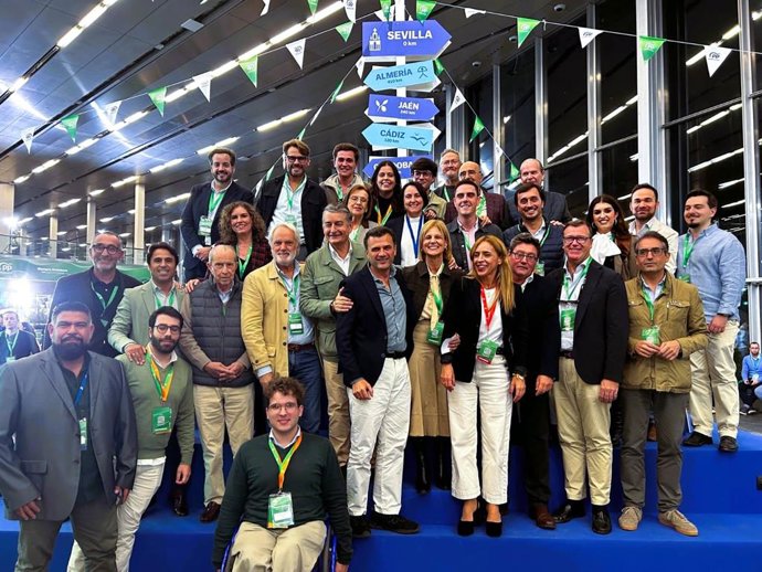 Miembros del PP de Jerez de la Frontera en el 17 Congreso del PP-A