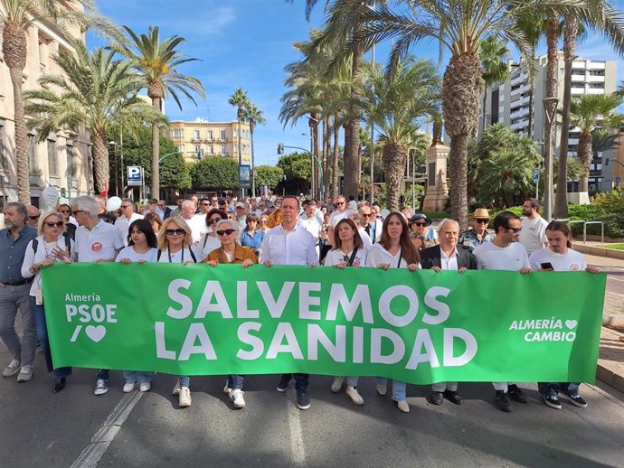 PSOE de Almería en la manifestación por la sanidad pública