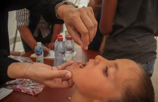 Archivo - Imagen de archivo de una campaña de vacunación en la Franja de Gaza 