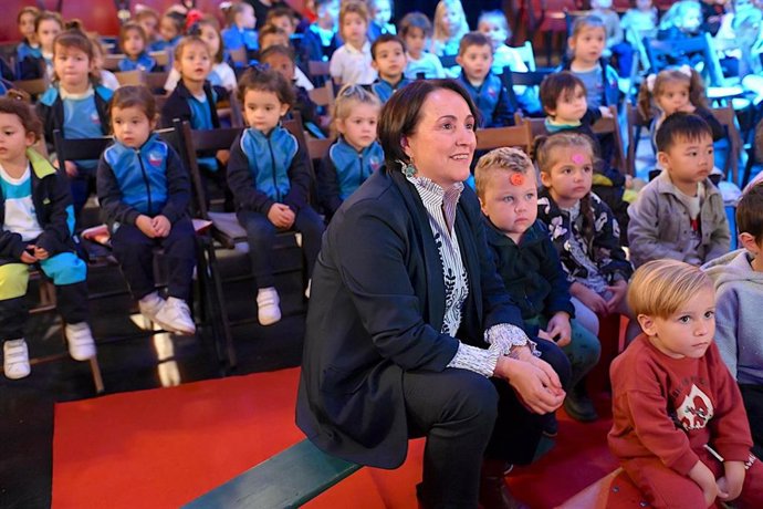 La delegada de Educación del Ayuntamiento de Jerez, Nela García, en la apertura del 'Programa Artes Escénicas para Escolares 2025/2026".