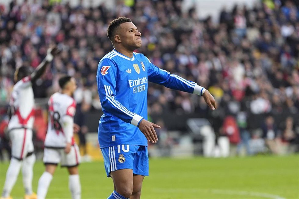 Kylian Mbappé se lamenta durante un partido con el Real Madrid.