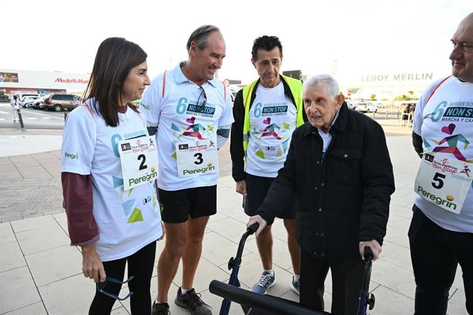 El homónimo fundador de la Fundación Jesús Peregrín en los prolegómenos de la carrera 'Seis Horas Non Stop', en Almería.