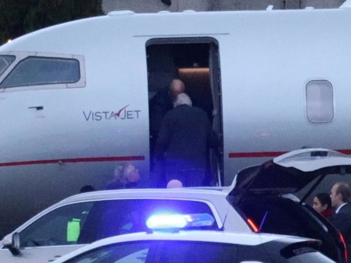 El rey Juan Carlos se marcha de Sanxenxo y pone rumbo de nuevo a Abu Dabi