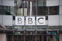 Dimite el director general de la BBC tras acusaciones de manipular declaraciones de Trump