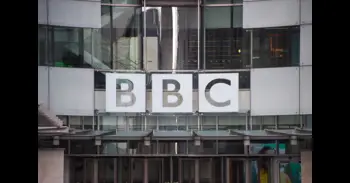 Dimite el director general de la BBC tras acusaciones de manipular declaraciones de Trump