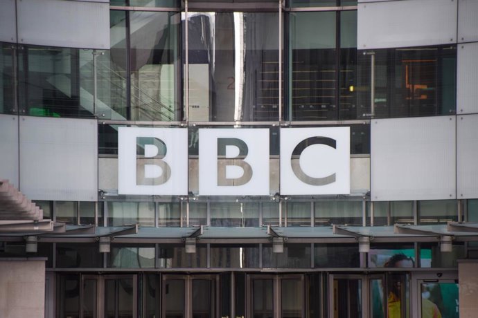 9 de novembro de 2025, Londres, Inglaterra, Reino Unido: Vista geral da Broadcasting House, a sede da BBC no centro de Londres, enquanto a emissora enfrenta acusações de parcialidade e se prepara para se desculpar pela forma como editou o discurso de Trum