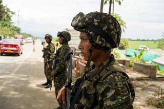 Archivo - Puesto de control del Ejército colombiano (imagen de archivo) 