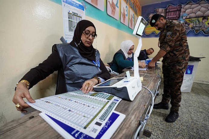 November 9, 2025, Mosul, Iraq: An Iraqi security member prepares to vote at a polling station during the special voting, two days before the ballot boxes open to the public in the parliamentary elections in Mosul. Parliamentary elections in Iraq are set f