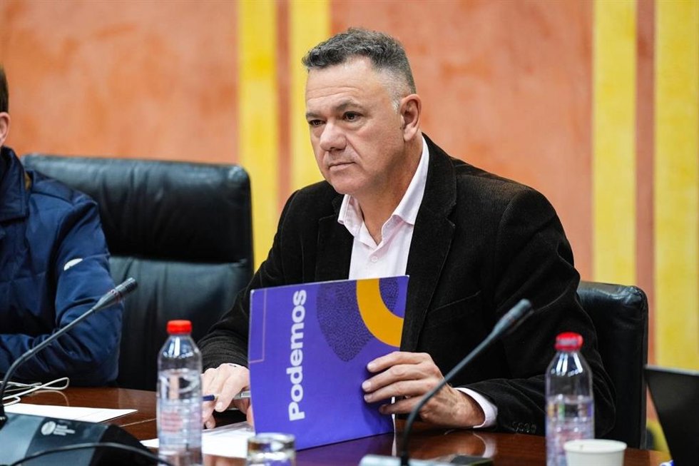 Archivo - El parlamentario de Por Andalucía Juan Antonio Delgado, en una foto de archivo.