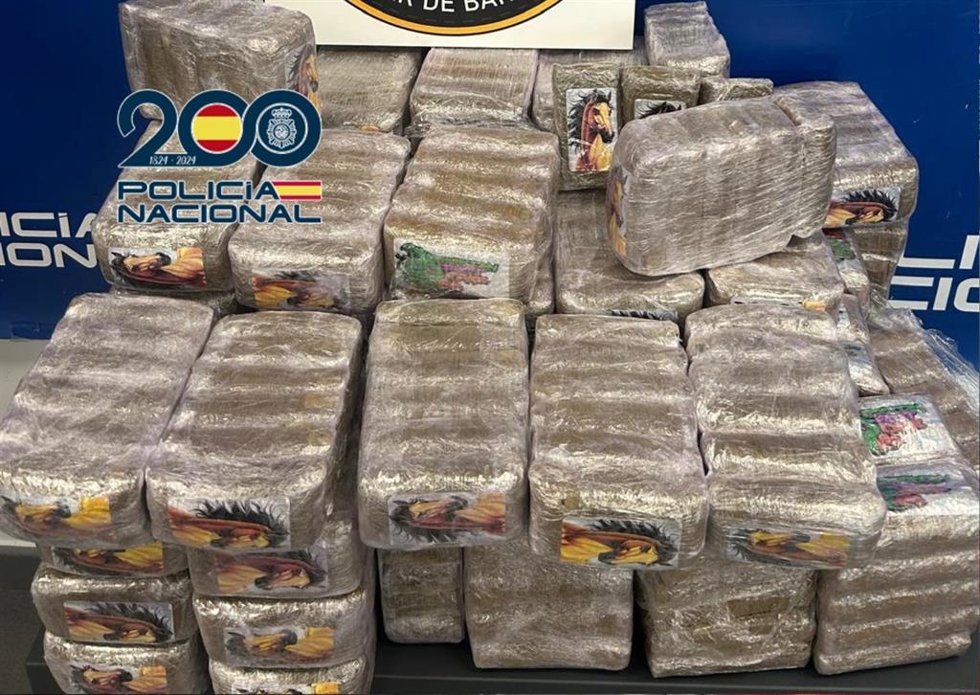 Hachís incautado en un turismo en la carretera de Sanlúcar.
