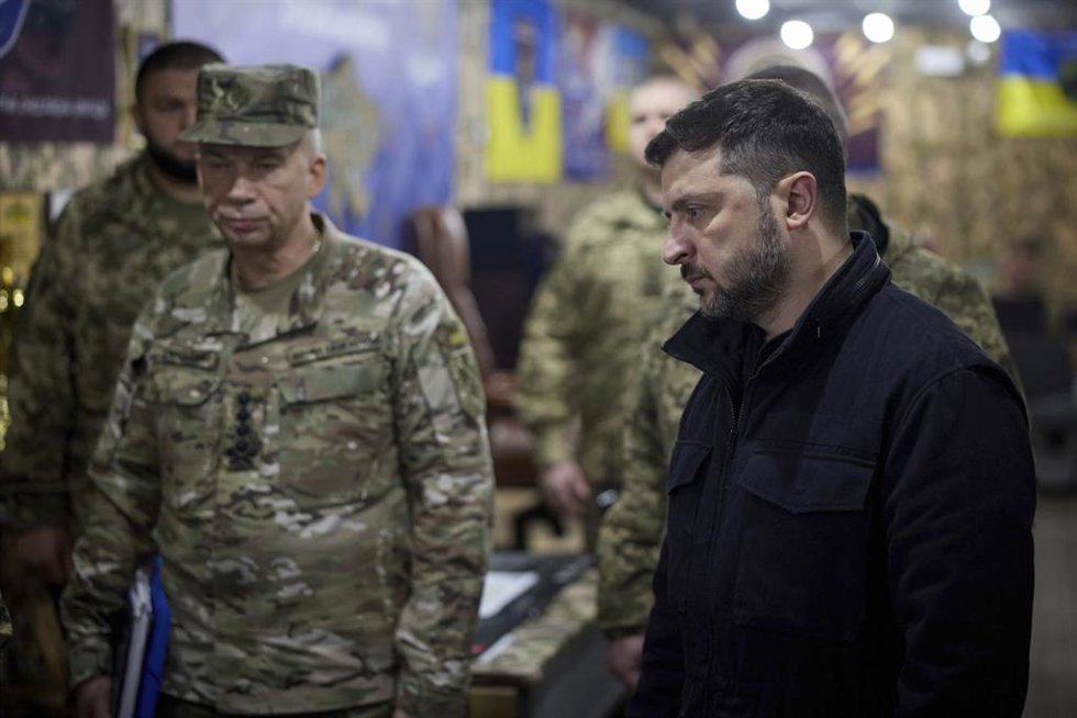 El presidente ucraniano visitando a las tropas en Pokrovsk, Donetsk.