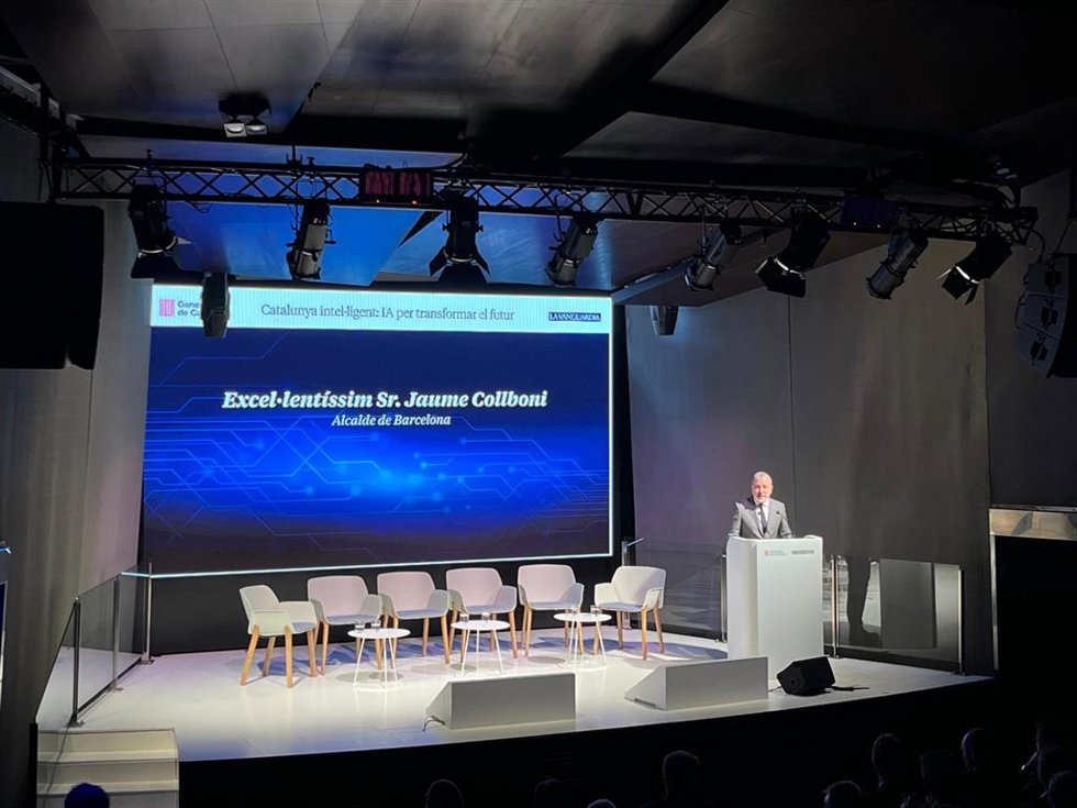 El alcalde de Barcelona, Jaume Collboni, en la jornada 'Catalunya intelligent: IA per transformar el futur' en la Torre Glries de Barcelona