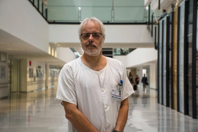 El responsable del Laboratorio de Imagen Cardíaca del HUCA,  Jesús María de la Hera.