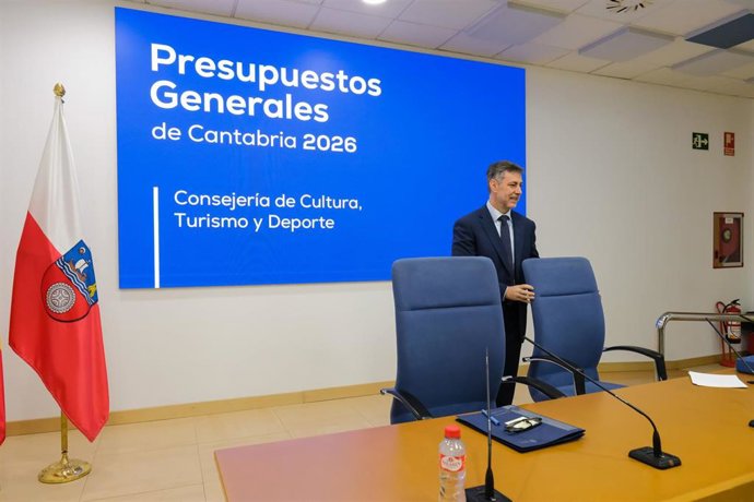 El consejero de Cultura, Turismo y Deporte, Luis Martínez Abad, presenta en rueda de prensa los Presupuestos de su Consejería