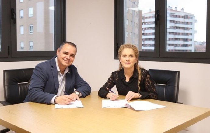 La Federación Riojana de Fútbol y la asociación Salud Mental La Rioja firman una acuerdo pionero para promover la sensibilización, la divulgación y la formación en salud mental en el fútbol