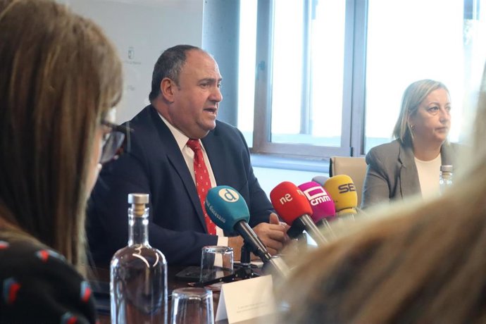 El consejero de Agricultura, Ganadería y Desarrollo Rural, Julián Martínez Lizán