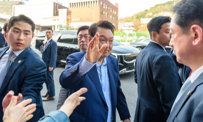 Archivo - El presidente depuesto de Corea del Sur Yoon Suk Yeol abandona el palacio presidencial en Seul. 
