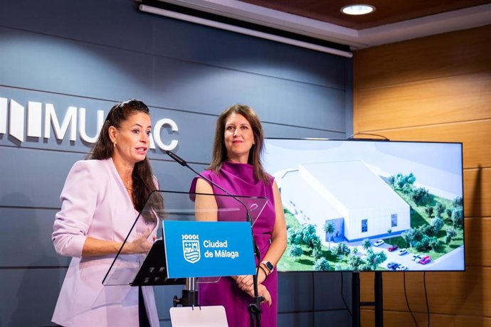 La concejala delegada de Urbanismo, Carmen Casero, y la concejala delegada de Innovación y Digitalización Urbana, Alicia Izquierdo, en rueda de prensa