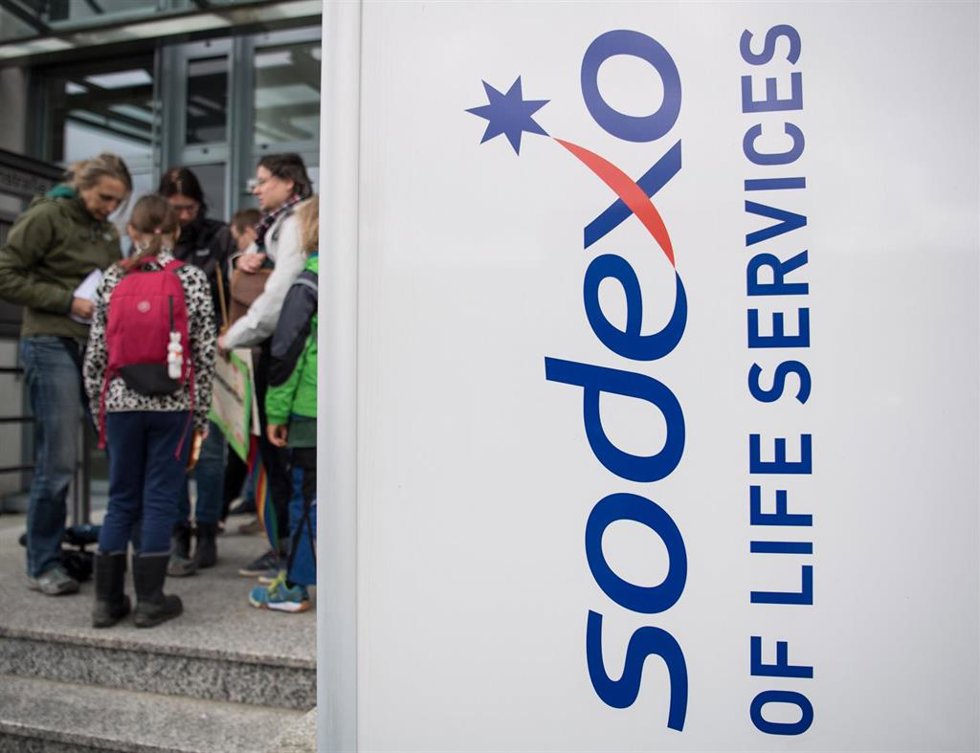 Archivo - Entrada a una de las sedes de la empresa de catering Sodexo
