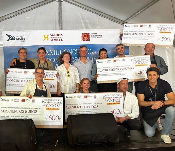 Ganadores del concurso de recetas caseras de arroz, celebrado en La Puebla del Río y organizado por Diputación a través de Prodetur.