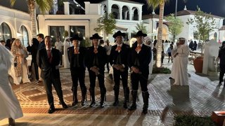 Jinetes de la Real Escuela de Arte Ecuestr de Jerez en Abu Dabi.