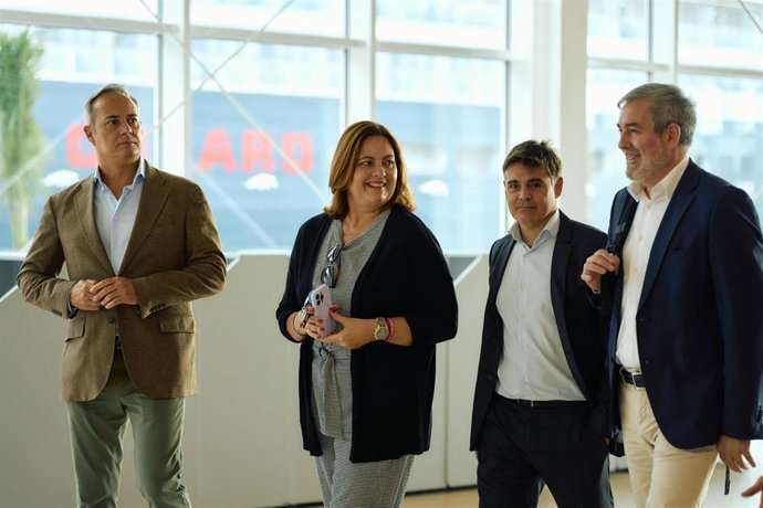 Fernando Clavijo visitando la nueva terminal de cruceros del Puerto de Las Palmas