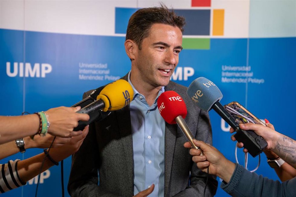 Archivo - El delegado del Gobierno en Cantabria, Pedro Casares