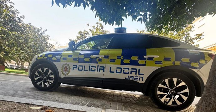 Archivo - Un vehículo de la Policía Local de Jaén.