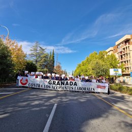 Concentración en Granada tras la muerte en accidente laboral de un trabajador en Maracena