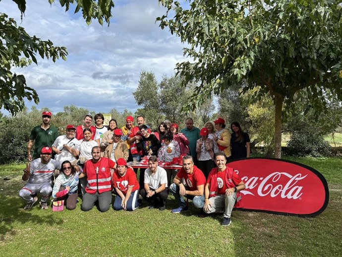 Voluntarios de Coca-Cola construyen cajas nido para crear refugios seguros para pequeñas aves de Mallorca