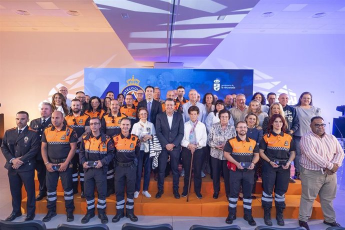 Acto de reconocimiento al Servicio de Protección Civil de La Riconada (Sevilla) por su 40 aniversario.