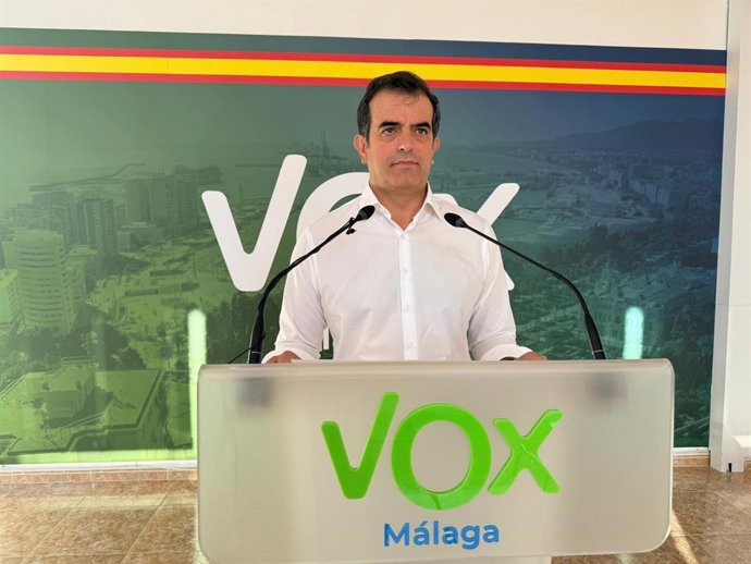 El presidente de Vox Málaga, Antonio Sevilla, en rueda de prensa.