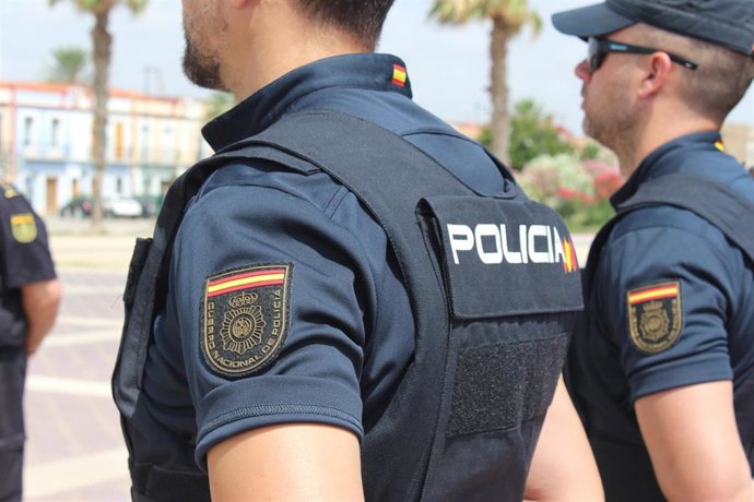 Archivo - Agentes de Policía Nacional en imagen de archivo