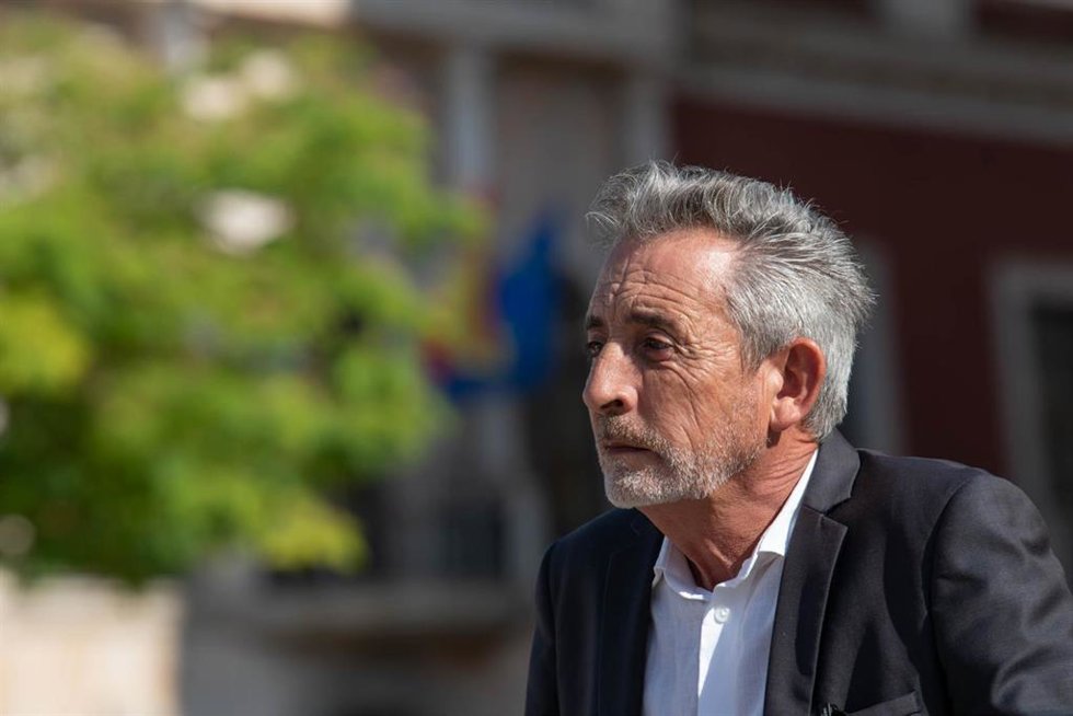 Archivo - El alcalde de Valdepeñas, Jesús Martín, posa para Europa Press, a 29 de julio de 2025, en Valdepeñas, Ciudad Real, Castilla-La Mancha (España). El que ha sido alcalde de Valdepeñas durante seis legislaturas, Jesús Martín, ha decidido que no se