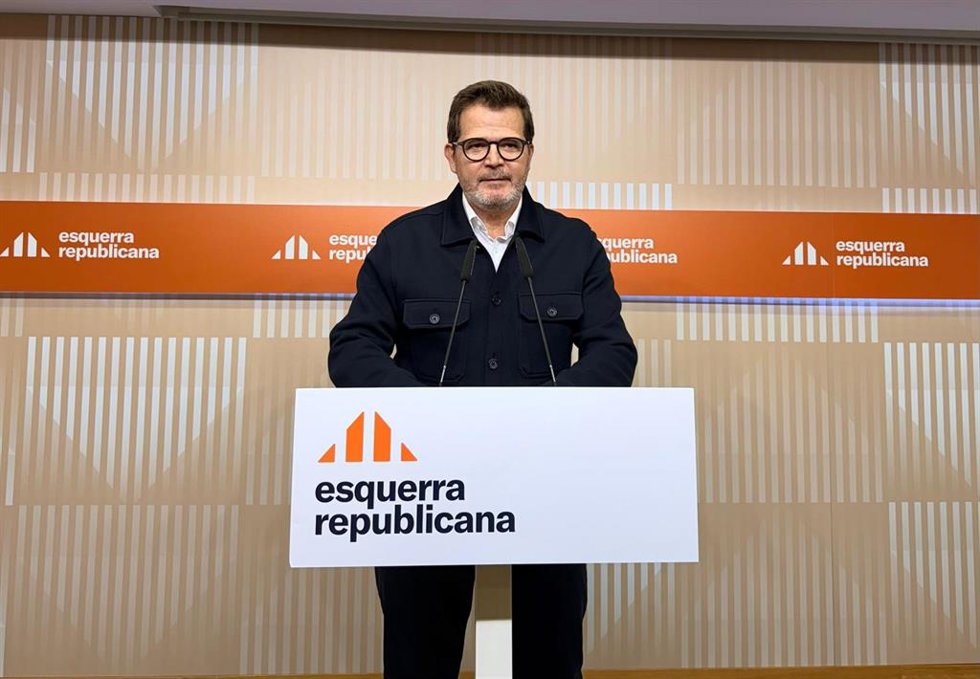 El vicesecretario de Comunicación y portavoz de ERC, Isaac Albert, en rueda de prensa.