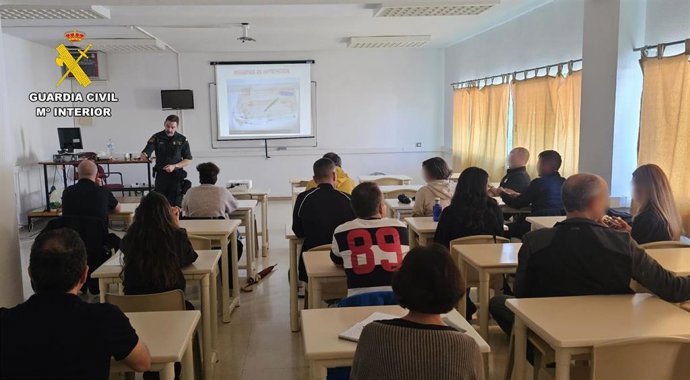 La Guardia Civil imparte formación al personal de la prisión de Palma sobre la detección de explosivos, armas y drogas