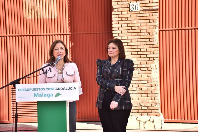 La delegada de la Junta de Andalucía en Málaga, Patricia Navarro, junto a la alcaldesa de Torremolinos, Margarita del Cid.