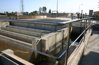 Archivo - Imagen de un EDAR de la provincia de Huelva.