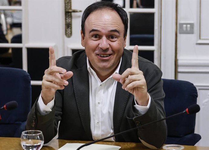 El Secretari general del Partit Popular de la Comunitat Valenciana, Juan Francisco Pérez Llorca, durant la celebració de la junta de Síndics, a 10 de novembre del 2025, a València (Espanya).