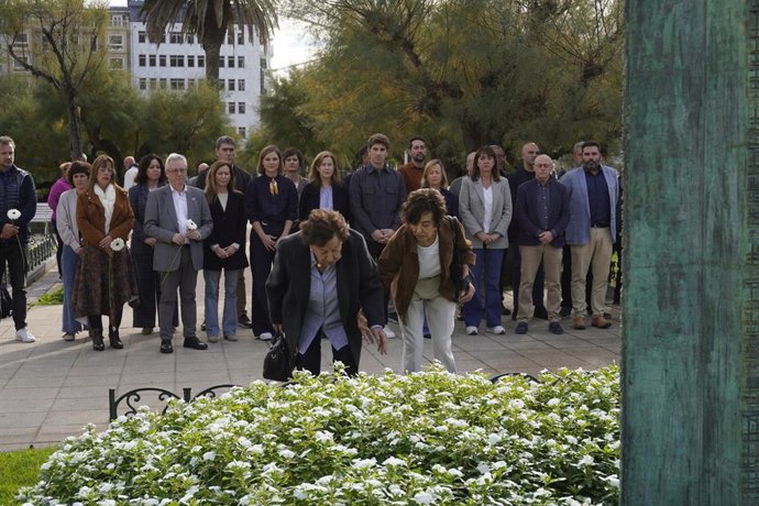 El Ayuntamiento de San Sebastián conmemora el Día de la memora.