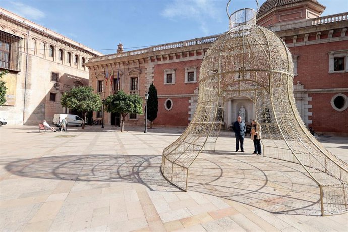 La ciudad de València prepara la Navidad con 45 árboles decorativos y hasta 274 arcos luminosos.
