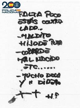 Una de las notas manuscritas amenazantes atribuidas al detenido.